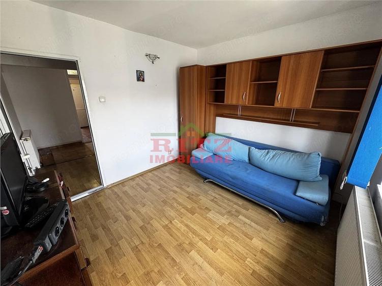 Apartament cu 3 camere decomandat în Gară