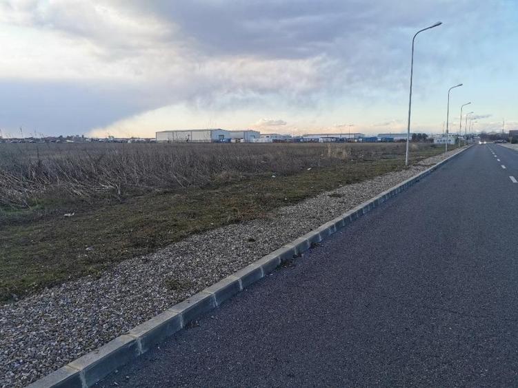 Teren Construcții intravilan de 5000 mp, în Vest