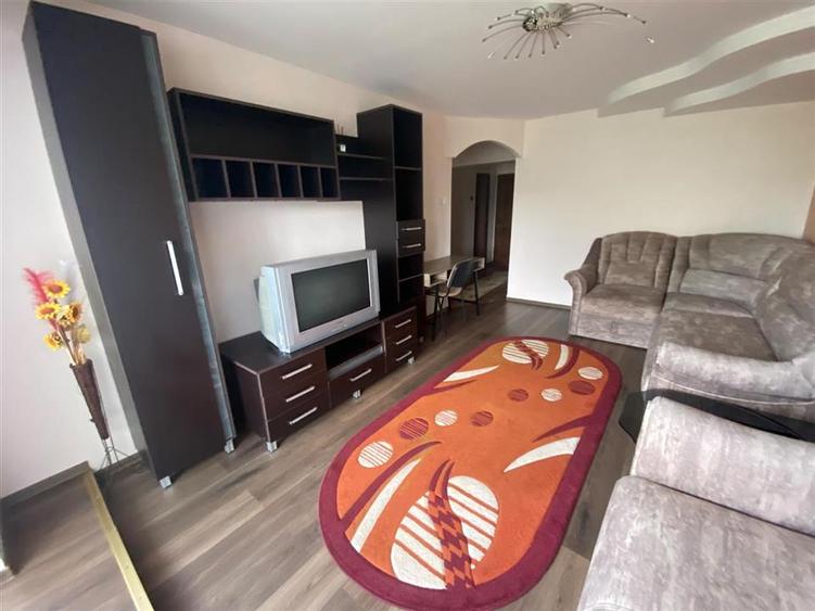 Apartament cu 3 camere decomandat, mobilat în Păcurari