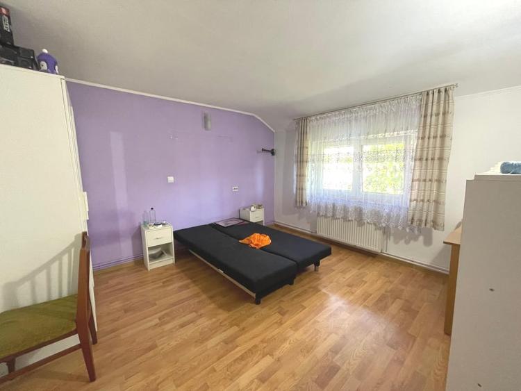 Casă individuală cu 4 camere cu Canalizare în Central
