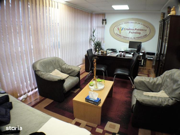 Spațiu comercial, de 240 mp, în Central