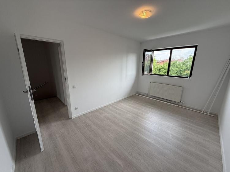 Casă cu 4 camere cu Canalizare în Corbeanca