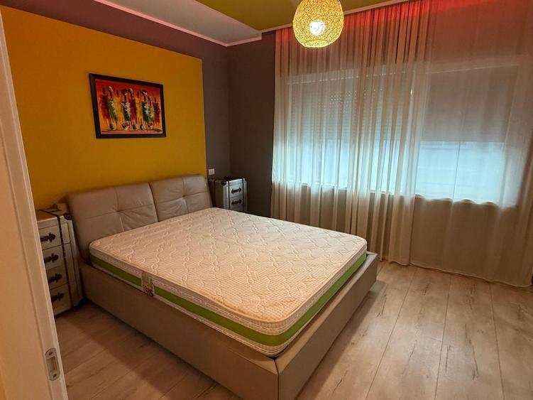 Casă individuală cu 4 camere cu Canalizare în Central