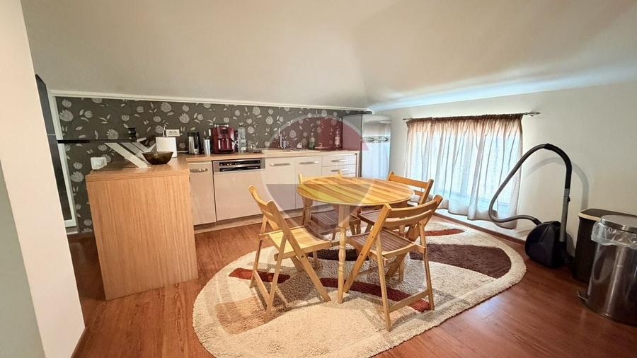 Apartament cu 3 camere decomandat, mobilat în Buzaului