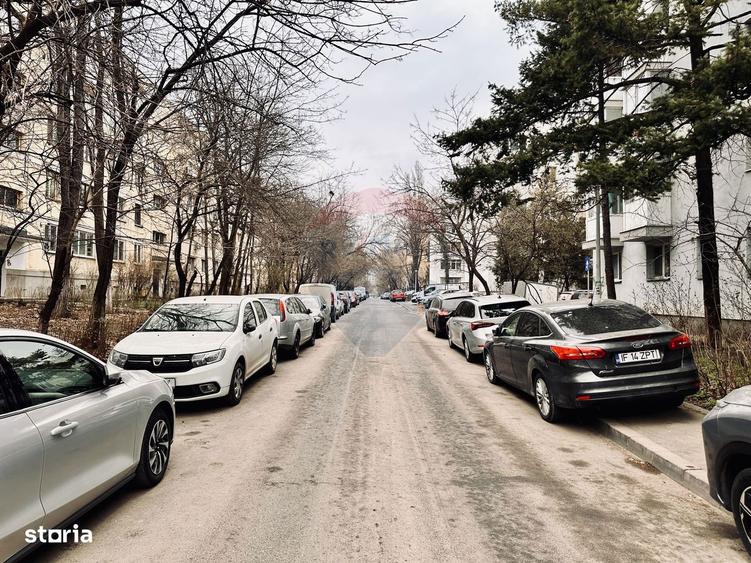 Apartament cu 3 camere semidecomandat, mobilat în Drumul Taberei