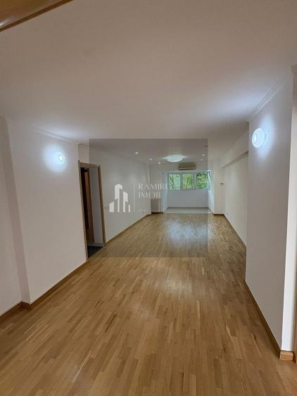 Apartament cu 4 camere semidecomandat în Unirii