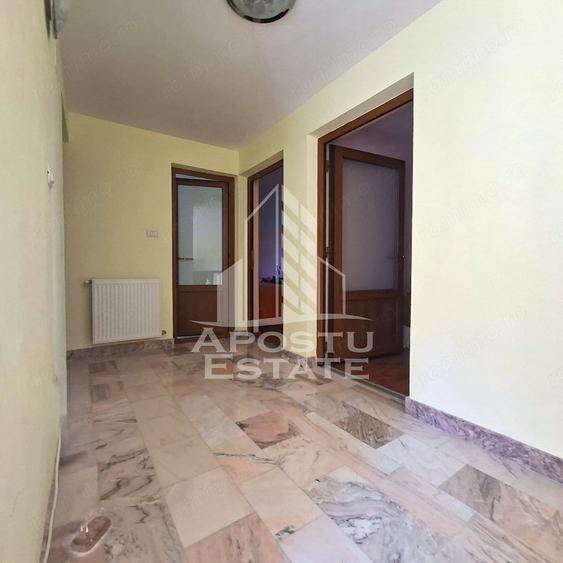 Casă cu 5 camere în Vladimirescu