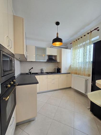 Apartament cu 2 camere decomandat în Parcul Carol