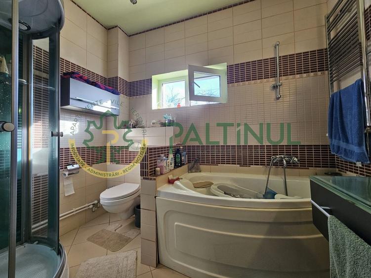 Casă spațioasă, retrasă de la stradă, într-o zonă liniștită din Sibiu - 3