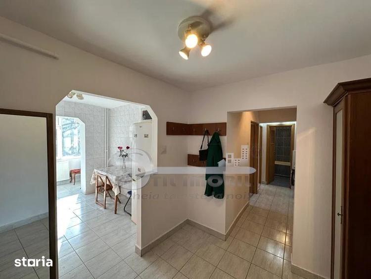 Apartament cu 3 camere decomandat, mobilat în Podu Roș