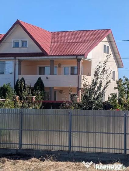 Casă cu 5 camere cu Teren 500 Mp în Lilieci