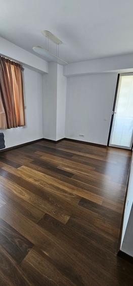 Apartament cu 4 camere decomandat, mobilat în Barbu Văcărescu