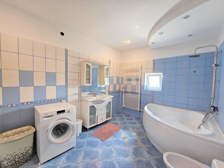 Apartament cu 6 camere semidecomandat, mobilat în Borhanci