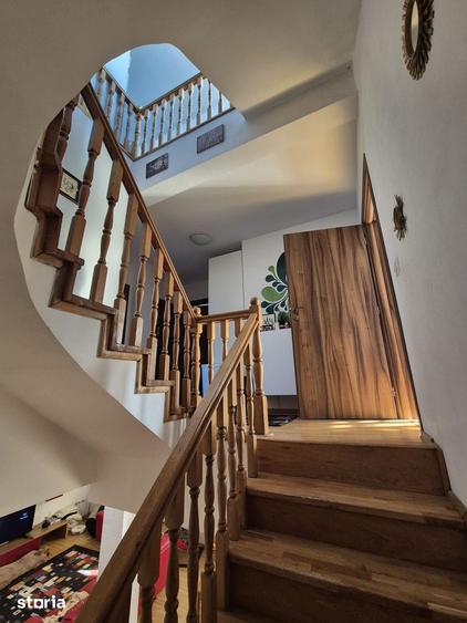 Casă cu 5 camere cu Teren 247 Mp în Central