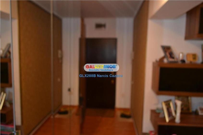 Apartament cu 3 camere decomandat, mobilat în Baicului