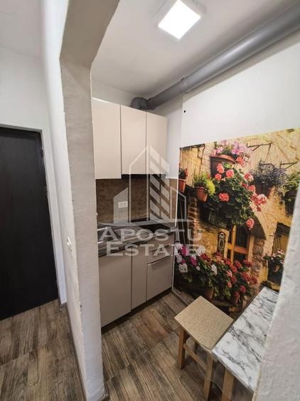 Garsonieră decomandată, mobilată în Complex Studențesc