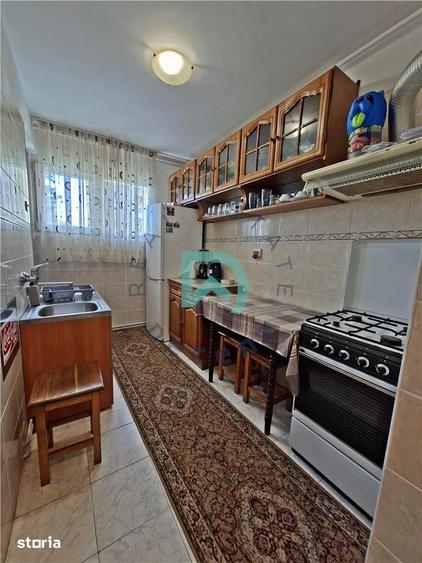 Apartament cu 3 camere semidecomandat în Astra