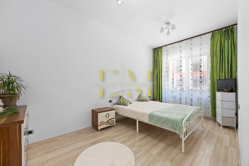 Apartament cu 3 camere decomandat în Tractorul