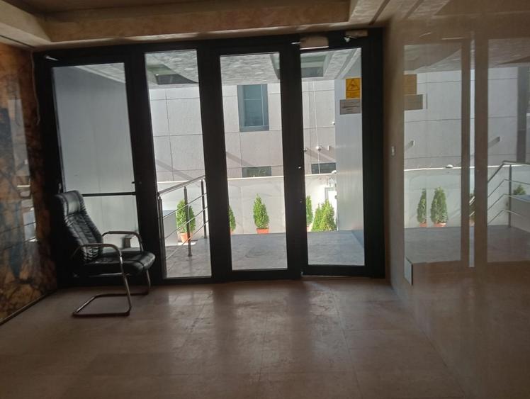 Apartament cu 4 camere semidecomandat în Herăstrău