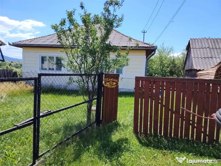 Casă cu 3 camere cu Teren 1215 Mp în Ditrău