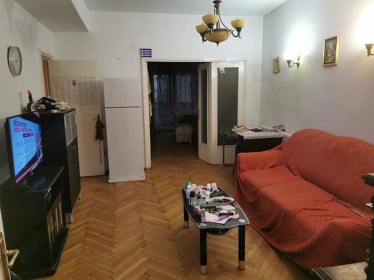Apartament cu 3 camere decomandat în Calea Victoriei
