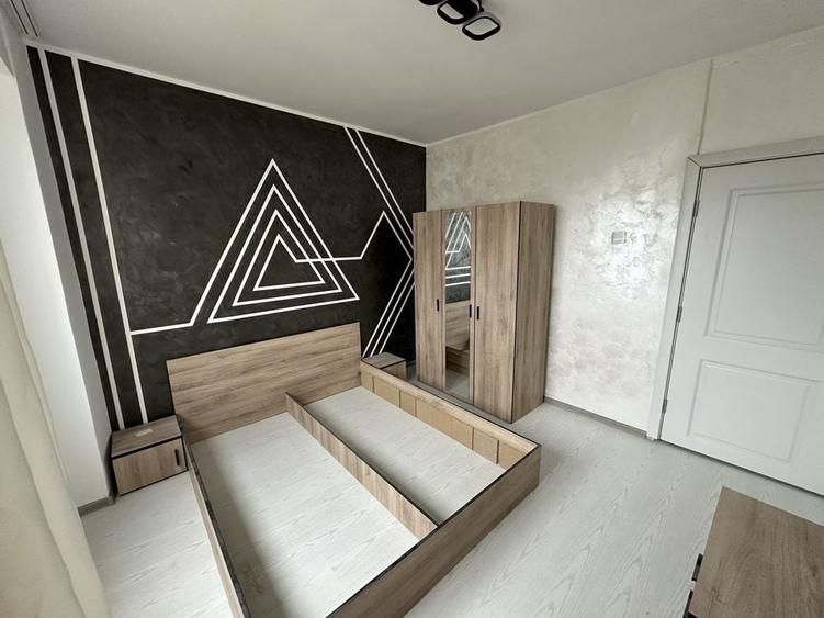 Apartament cu 2 camere decomandat în Micro 20