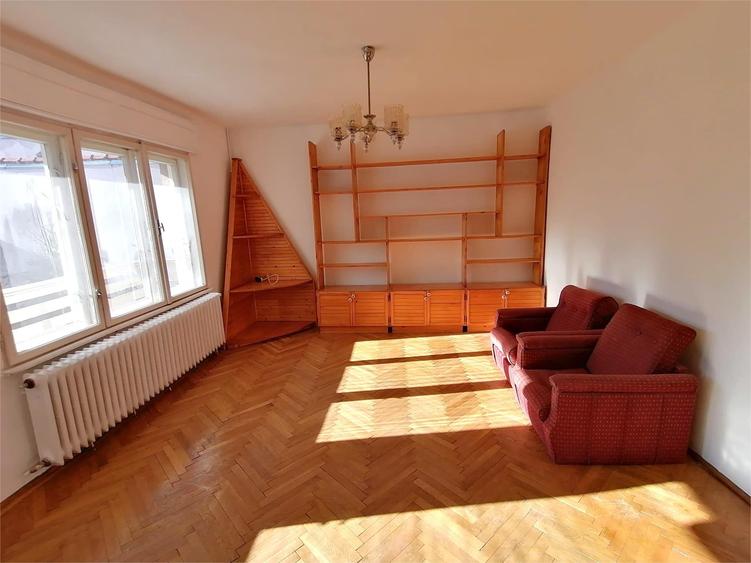 Apartament cu 4 camere decomandat în Brașovul Vechi