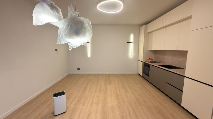Casă cu 4 camere cu Teren 300 Mp în Broscărie