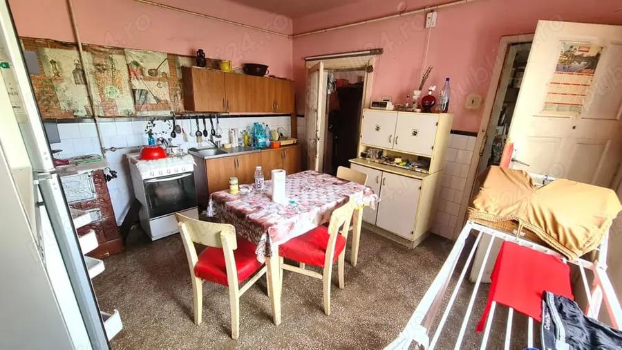 Casă cu 2 camere cu Teren 884 Mp în Pârneava