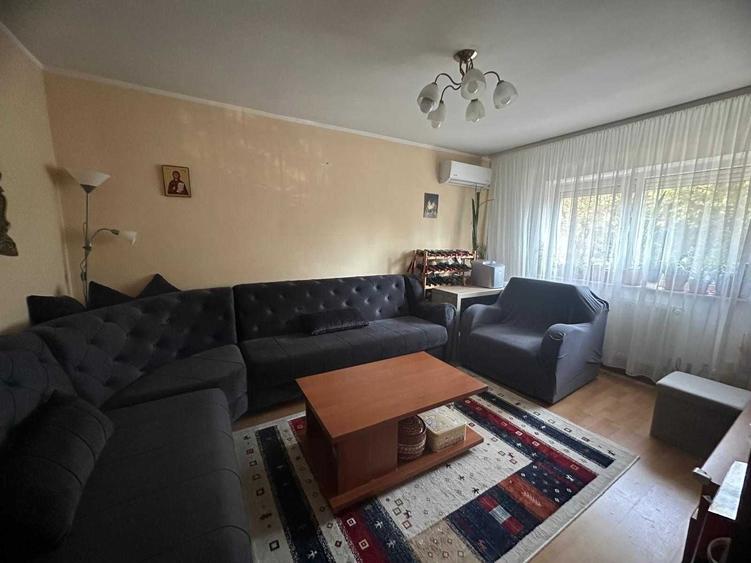 Apartament cu 4 camere decomandat în Energia