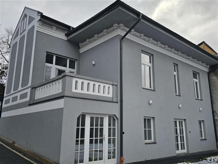 Birou, de 310 mp, în Central