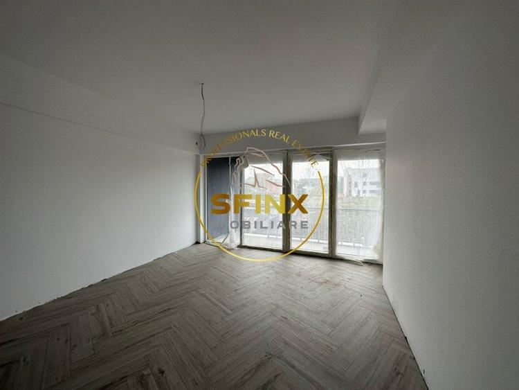 Apartament cu 12 camere decomandat în Decebal