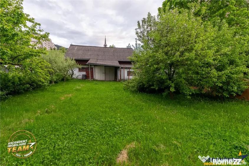 Casă cu 5 camere cu Teren 1336 Mp în Central