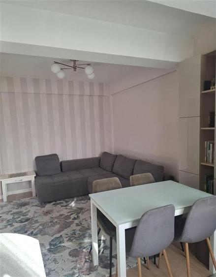 Apartament cu 3 camere decomandat în Tătărași