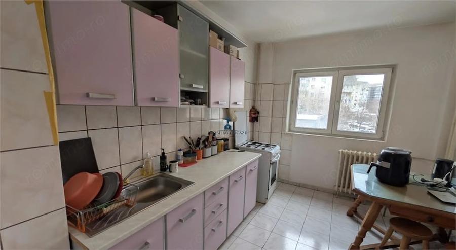 Apartament cu 4 camere semidecomandat în Brâncoveanu