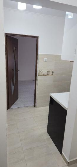 Apartament cu 3 camere semidecomandat în Sântandrei