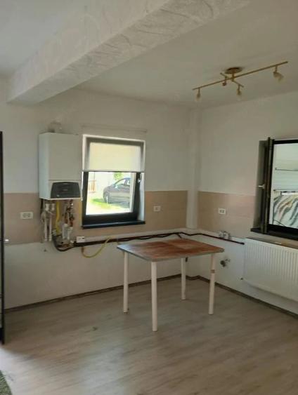 Apartament cu 3 camere decomandat în Aluniș