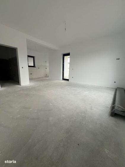 Casă cu 4 camere cu Teren 900 Mp în Lazuri