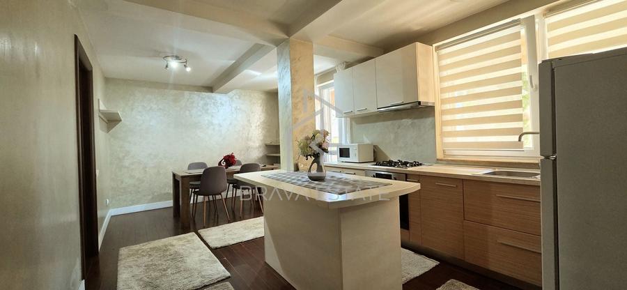Apartament cu 3 camere semidecomandat, mobilat în Iris