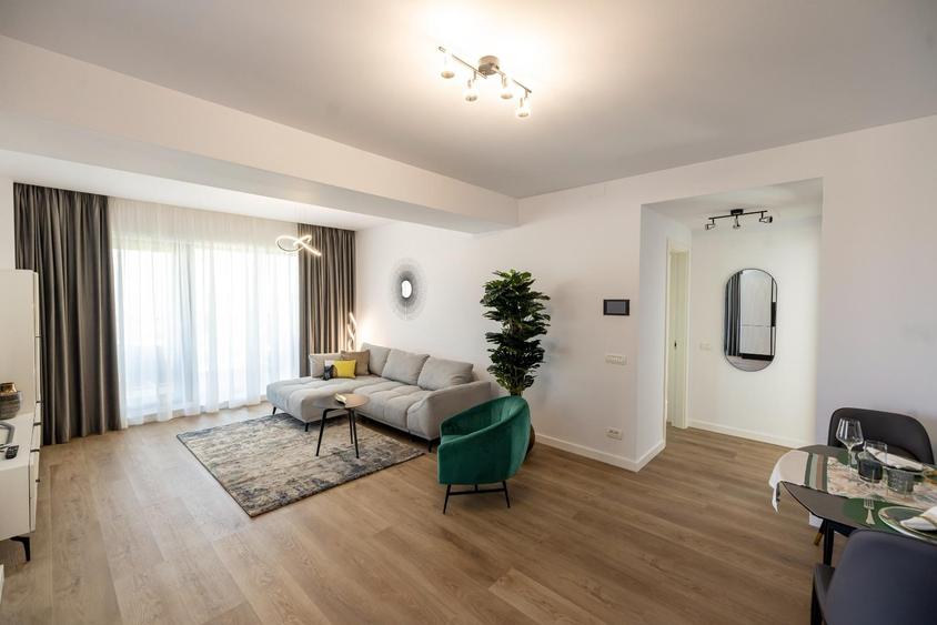 Apartament cu 4 camere decomandat în Băneasa