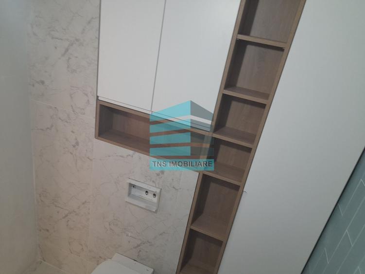 Apartament cu 4 camere decomandat în Titan
