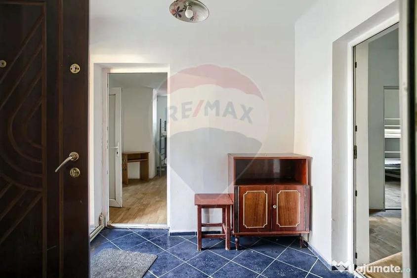 Casă cu 6 camere cu Teren 450 Mp în Central