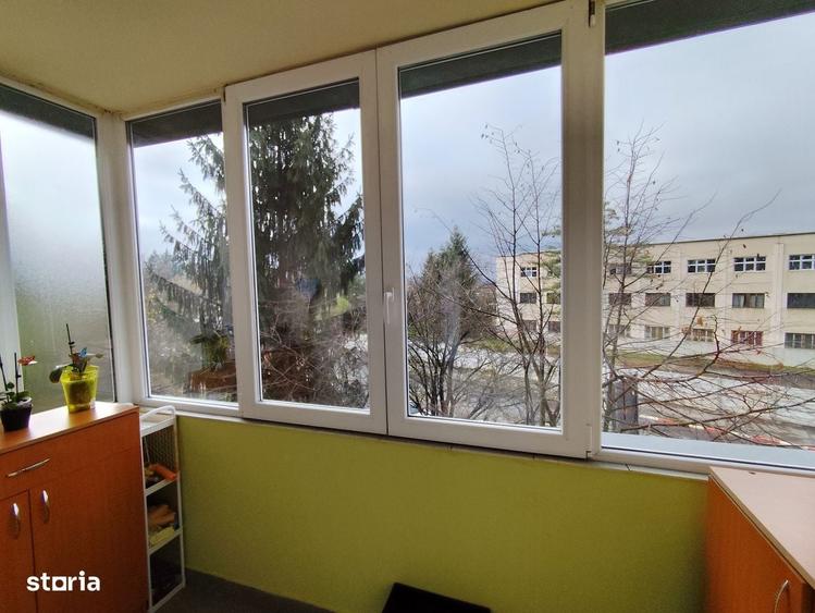 Apartament cu 3 camere decomandat în Valea Aurie