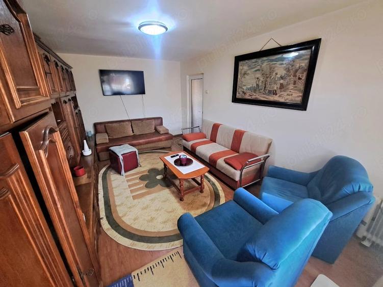 Apartament cu 3 camere decomandat în Intim