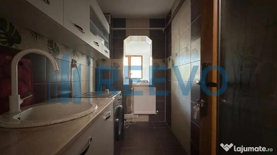 Apartament cu 2 camere semidecomandat, mobilat în Central