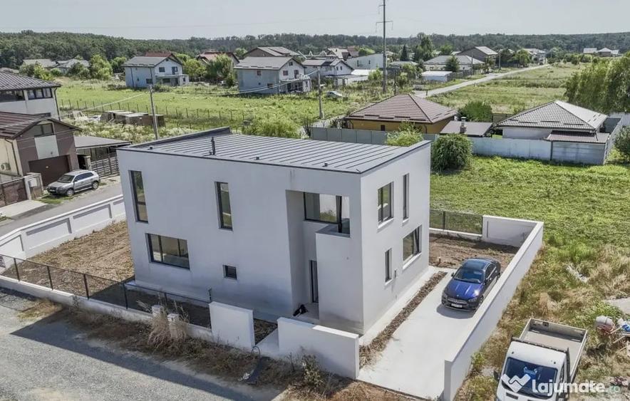 Casă cu 5 camere cu Teren 490 Mp în Brănești