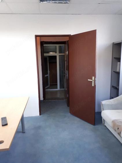 Apartament cu 5 camere decomandat în Titan