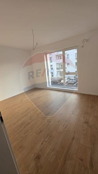 Apartament cu 2 camere decomandat în Tunari