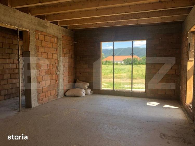 Casă cu 3 camere cu Teren 610 Mp în Cristian