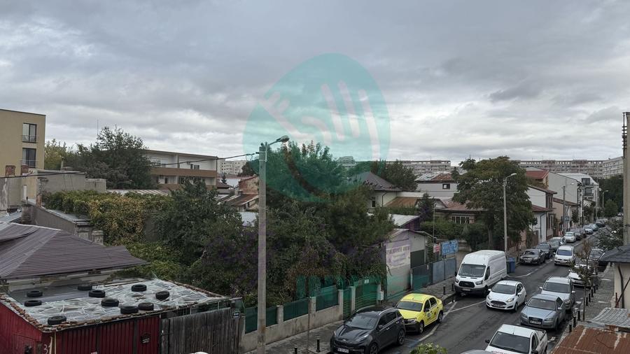 Casă individuală cu 9 camere cu Canalizare în Moșilor